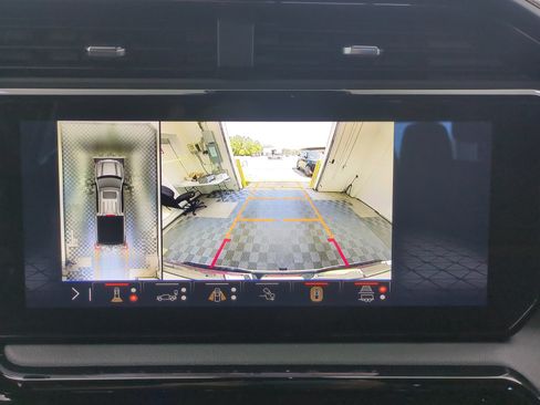 Used 2025 GMC Sierra 1500 AT4 w/ AT4 Premium Package AWD/4WD image 15