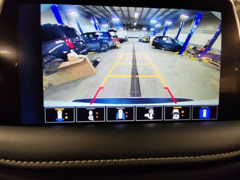 Certified 2024 Chevrolet Suburban Premier w/ Premium Package image 18