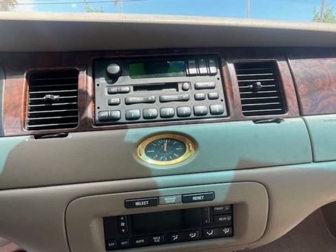 Used 2000 Lincoln Town Car Cartier RWD image 11
