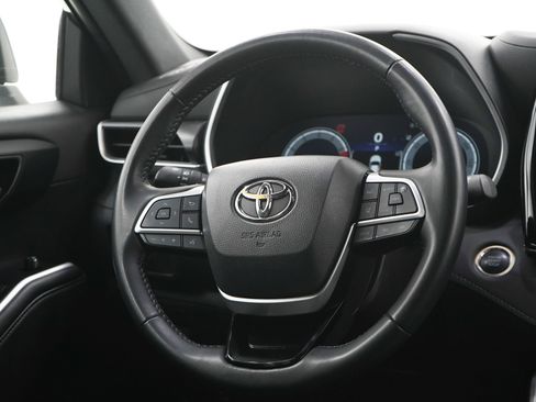 Used 2025 Toyota Highlander XSE AWD/4WD image 16