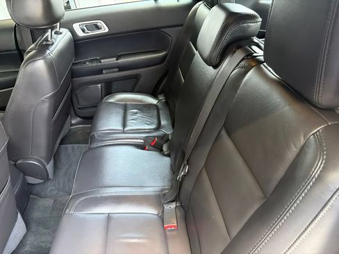 Used 2015 Ford Explorer XLT w/ Equipment Group 202B AWD/4WD image 11