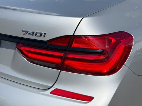 Used 2019 BMW 740i w/ Executive Package image 10