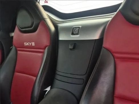 Used 2009 Saturn Sky Red Line RWD image 9