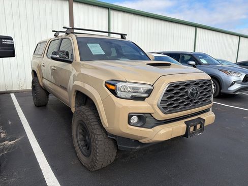 Used 2020 Toyota Tacoma TRD Sport image 2