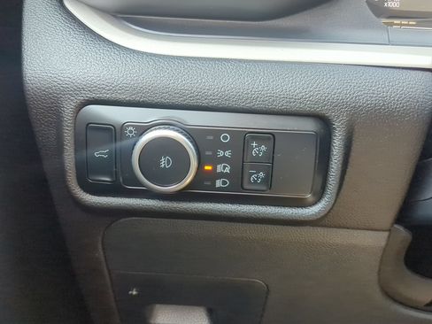 Used 2024 Ford Explorer XLT w/ Equipment Group 202A RWD image 18
