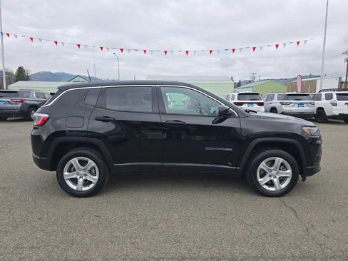 Used 2023 Jeep Compass Sport image 6