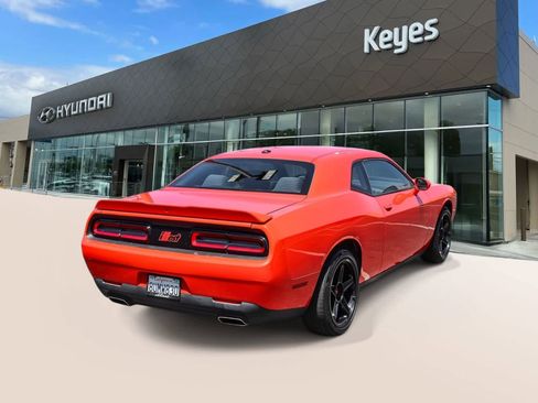 Used 2019 Dodge Challenger SXT RWD image 4