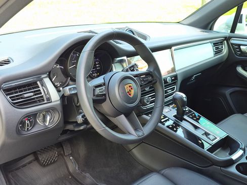 Certified 2026 Porsche Macan AWD/4WD image 4