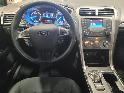 Used 2018 Ford Fusion SE FWD image 22