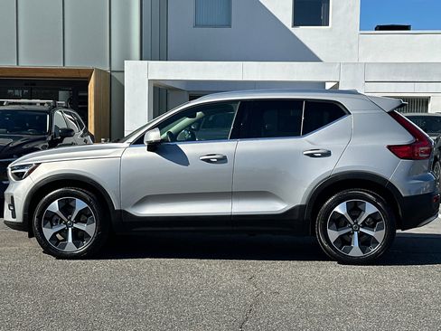 Certified 2023 Volvo XC40 B5 Plus w/ Protection Package Premier image 7