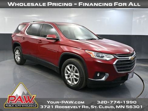 Used 2021 Chevrolet Traverse LT FWD image 1