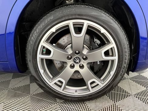 Used 2022 Maserati Levante Modena AWD/4WD image 17