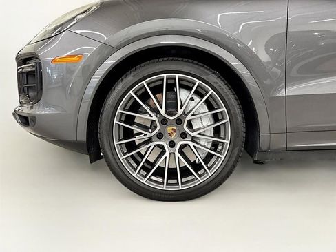 Used 2022 Porsche Cayenne Turbo AWD/4WD image 28