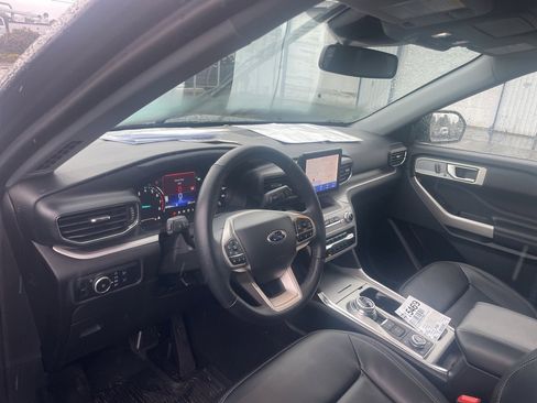 Used 2023 Ford Explorer XLT w/ Equipment Group 202A image 7