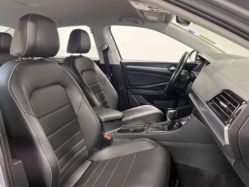 Used 2024 Volkswagen Jetta SE image 10