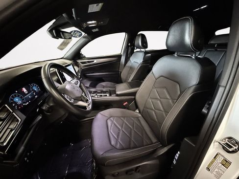 Used 2024 Volkswagen Atlas Cross Sport SE image 11