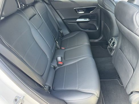 Used 2026 Mercedes-Benz GLC 300 4MATIC image 8