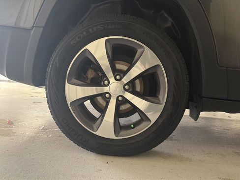 Used 2019 Jeep Cherokee Limited image 31