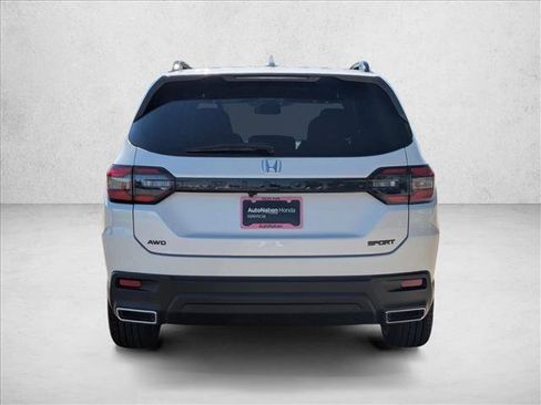 Used 2023 Honda Pilot Sport image 7