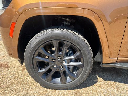 New 2026 Jeep Grand Cherokee Limited AWD/4WD image 12