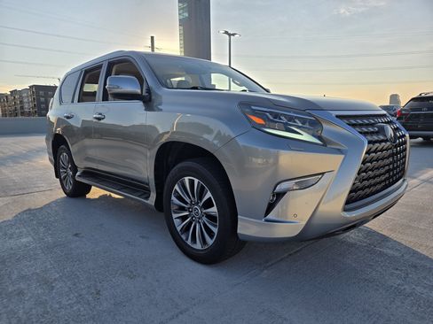 Used 2023 Lexus GX 460 Luxury w/ Accessory Package AWD/4WD image 7