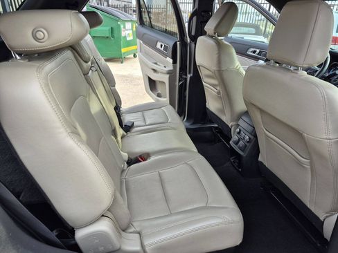 Used 2018 Ford Explorer Limited image 19