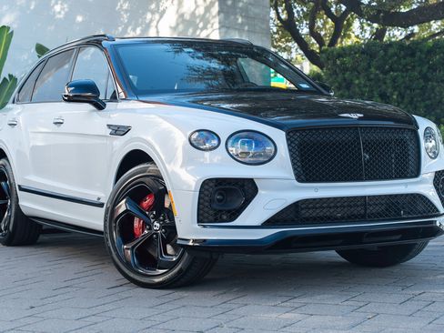 Used 2023 Bentley Bentayga image 46