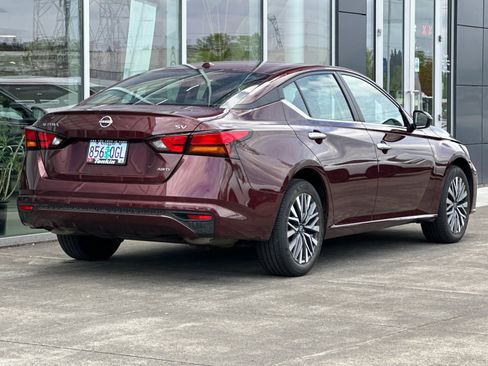 Used 2024 Nissan Altima 2.5 SV AWD/4WD image 3
