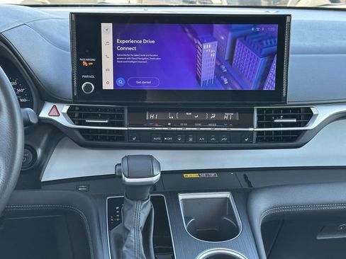 Used 2025 Toyota Sienna XLE image 16