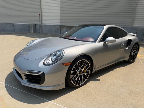 Used 2015 Porsche 911 Turbo S w/ High-end Infotainment Package AWD/4WD image 8