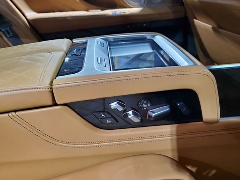 Used 2022 BMW ALPINA B7 xDrive image 28