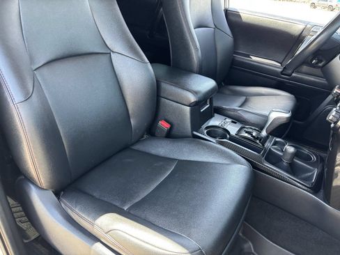 Used 2021 Toyota 4Runner TRD Off-Road Premium w/ Moonroof Package AWD/4WD image 11
