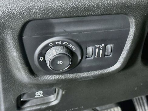 Used 2023 Jeep Grand Cherokee Limited w/ Black Appearance Package RWD image 17