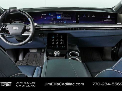 Certified 2025 Cadillac Escalade IQ Luxury 2 w/ LPO, Premium Carpet Package AWD/4WD image 18