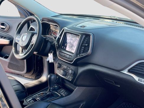 Used 2022 Jeep Cherokee Latitude AWD/4WD image 28