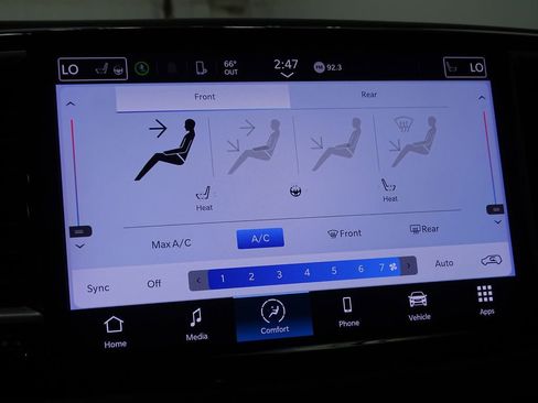 Used 2024 Chrysler Pacifica Touring-L image 36