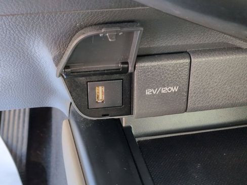 Certified 2020 Toyota Camry LE image 23