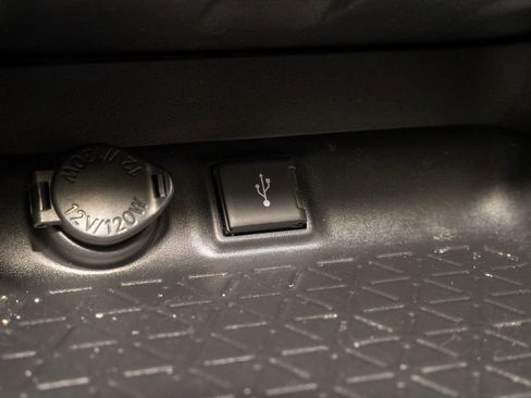 Used 2021 Toyota RAV4 XLE w/ Convenience Package image 16