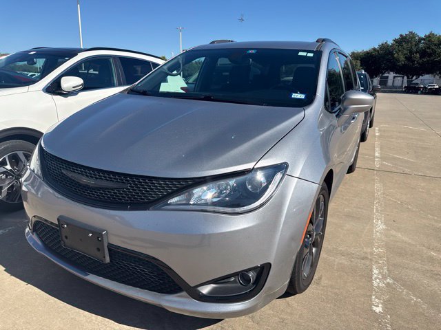 Used 2020 Chrysler Pacifica Touring-L w/ S Appearance Package FWD image 1