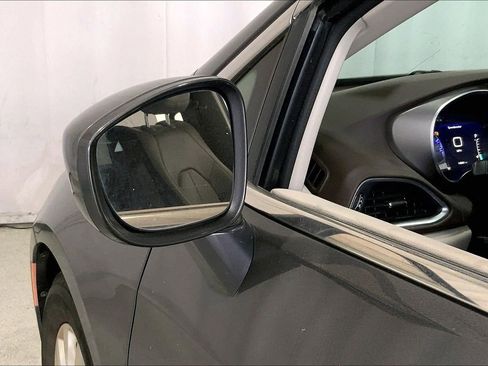 Used 2018 Chrysler Pacifica Touring-L Plus w/ Advanced Safetytec Group image 10