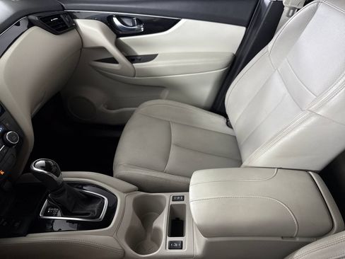 Used 2019 Nissan Rogue Sport FWD image 19