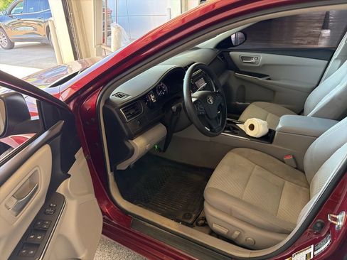 Used 2017 Toyota Camry LE FWD image 8