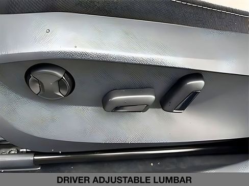 Used 2025 Volkswagen Taos SE w/ Panoramic Sunroof Package image 16