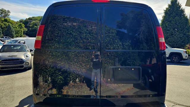Used 2018 Chevrolet Express 2500 w/ Driver Convenience Package RWD image 6