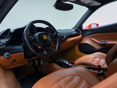 Used 2016 Ferrari 488 GTB RWD image 2