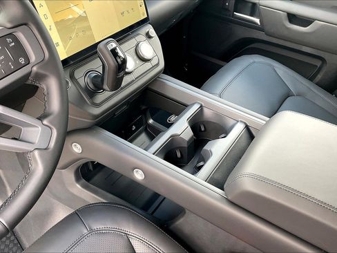 New 2026 Land Rover Defender 130 X-Dynamic SE AWD/4WD image 11