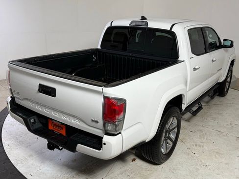 Used 2017 Toyota Tacoma Limited image 7