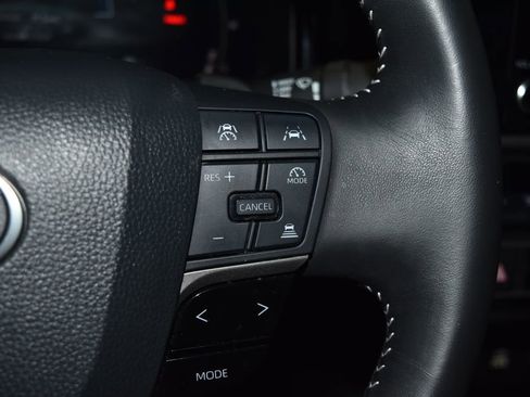 Used 2025 Toyota Camry SE image 9