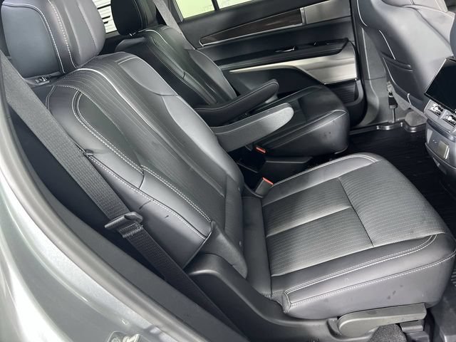 Used 2026 Cadillac Vistiq Sport w/ LPO, Floor Liner Package AWD/4WD image 27