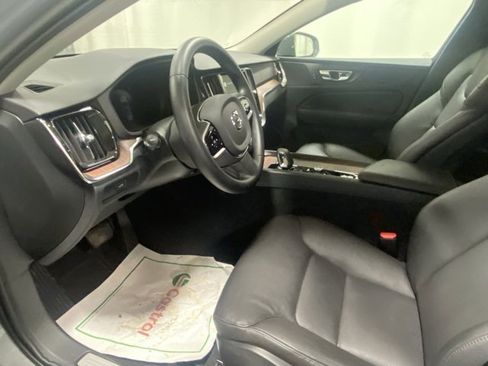 Used 2025 Volvo V60 B5 Cross Country Plus image 9